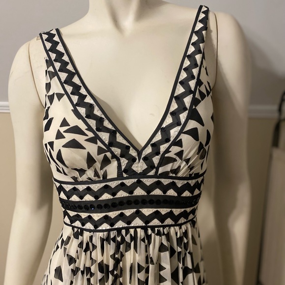 Dress - Picture 5 of 9